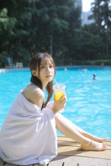 年轻妈妈遮肉上衣
